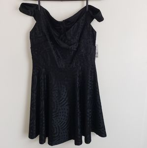 🎟 Off The Shoulders Black Dress